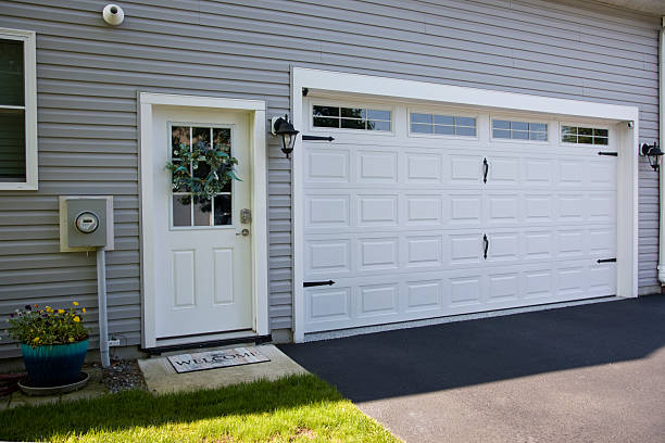 24/7 Emergency Garage Door Panel Replacement experts in North Madison, OH